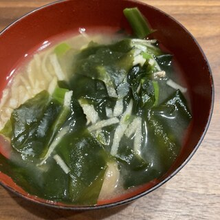 切り干し大根とわかめの春味噌汁